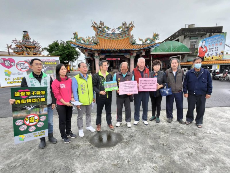 白鶴抵宜蘭在滿月的這一天,市長江聰淵前往視察|記者陳彥任攝