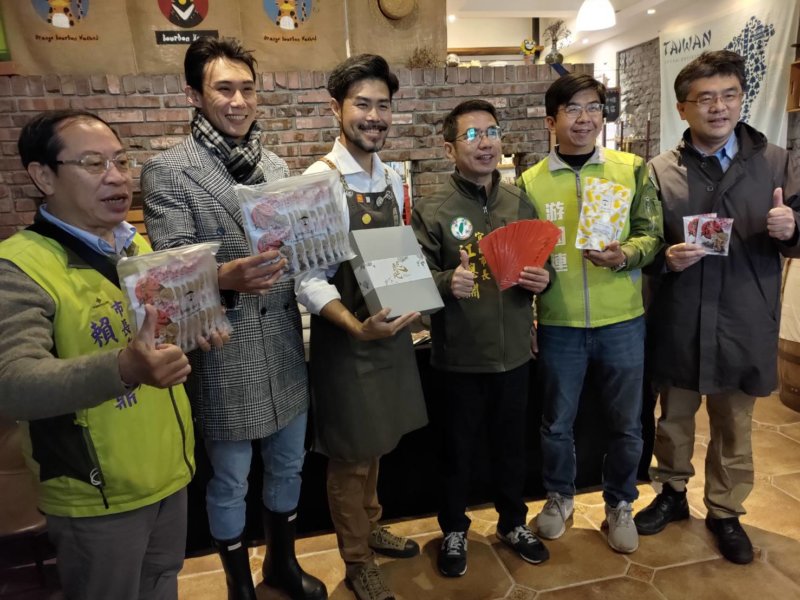 「虎虎生風禮盒」是虎年年節送禮應景的好選擇|圖:記者陳彥任攝