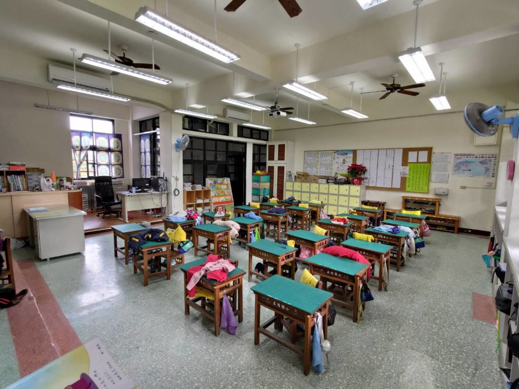 明年的夏天孩子就可以在冷氣的環境下上課學習,免除酷熱之苦|圖:記者陳彥任攝