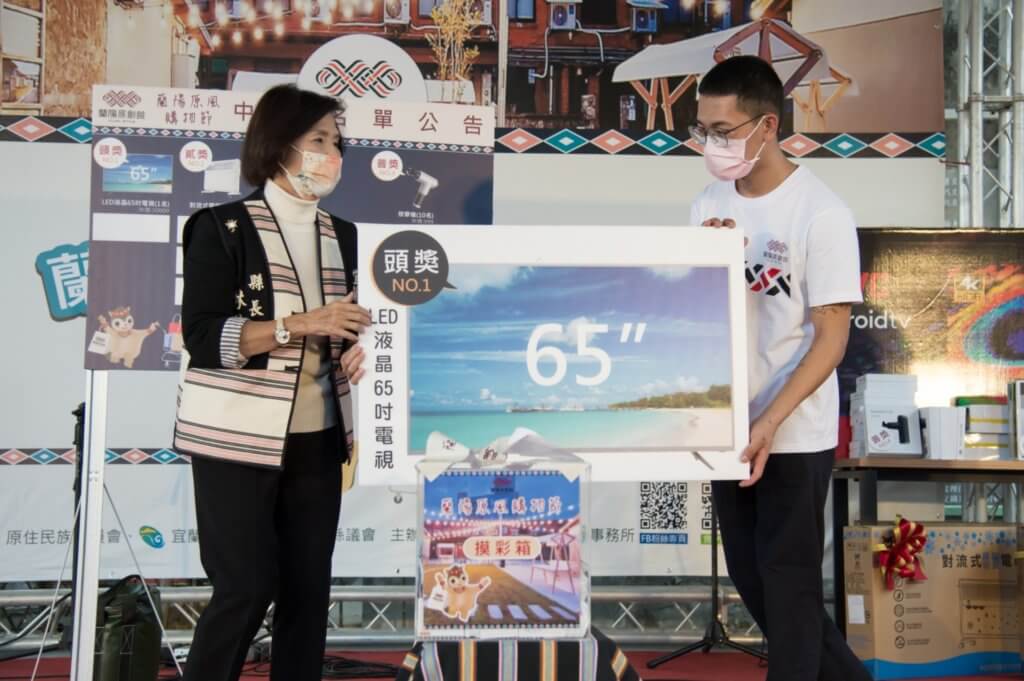 宜蘭縣長林姿妙抽出頭獎得主|宜蘭縣政府提供