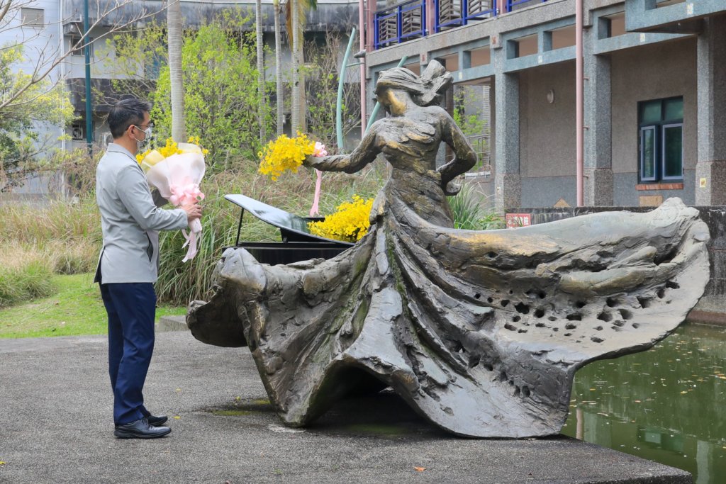 111年羅曼菲紀念系列活動,於3月19日在羅曼菲紀念廣場舉行追思會,透過相關演出及獻花向羅曼菲致敬;3月24日晚間7時30分將於宜蘭演藝廳辦理紀念舞展,期許透過展演,將勇敢追求夢想的舞蹈精神,傳遞給演出的舞者與觀眾。